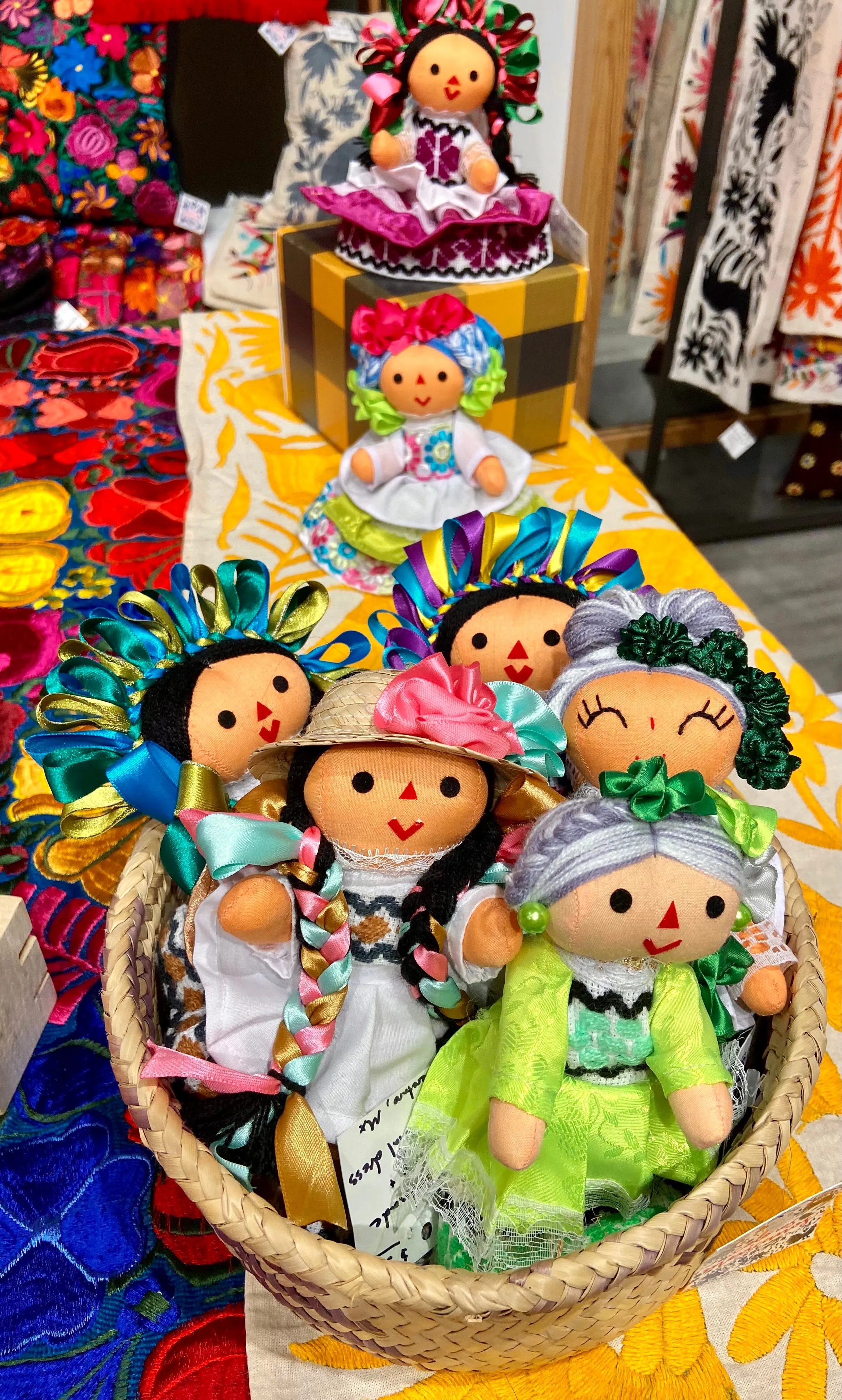 "Las LeLes" Otomí Mexican Dolls— Small